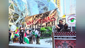 Amazon Spheres önündeki protestoda 1,2 milyar dolarlık İsrail sözleşmesi hedef alındı