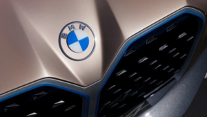 BMW yeni logosunu gösterdi!