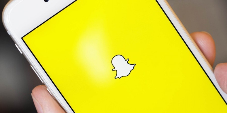 Snapchat uygulaması çıkartmalarla bütünleşmiş