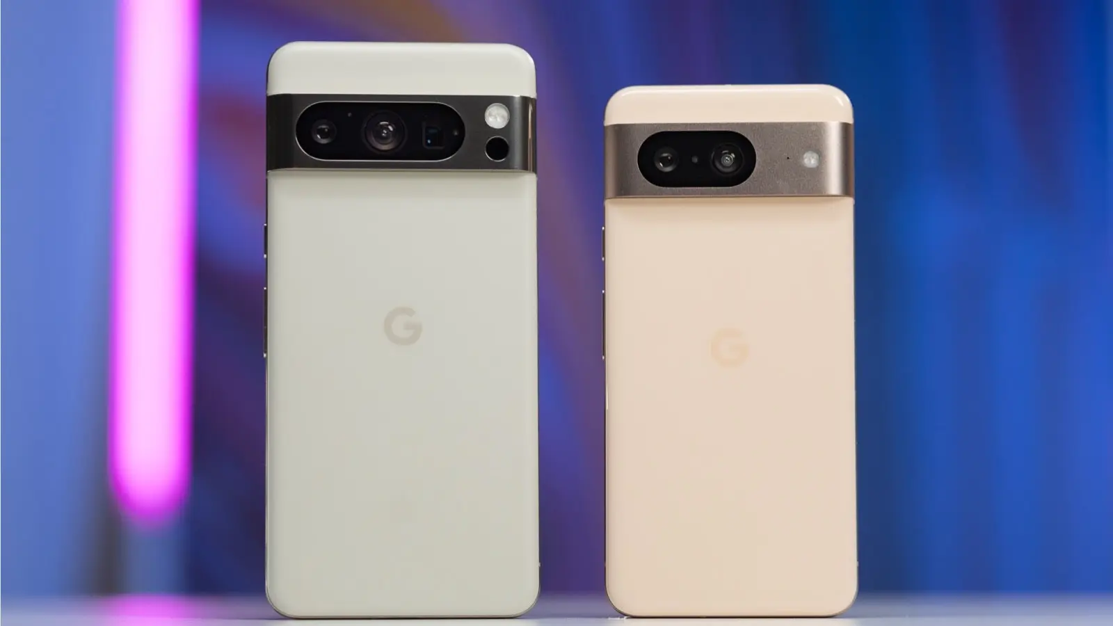 Google Pixel 8 Beyaz ve Krem Renk