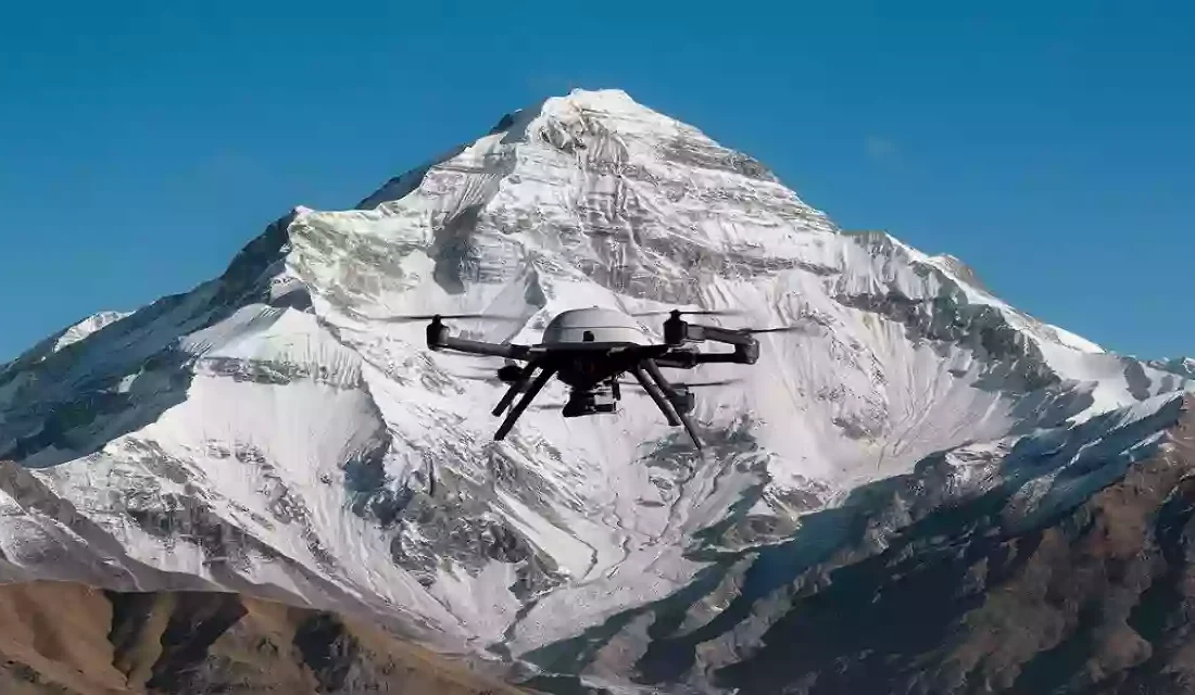 Everest Dağı’na drone teslimatı