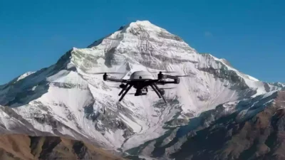 Everest Dağı’na drone teslimatı yapıldı, bir ilk gerçekleştirildi. Dünyanın en