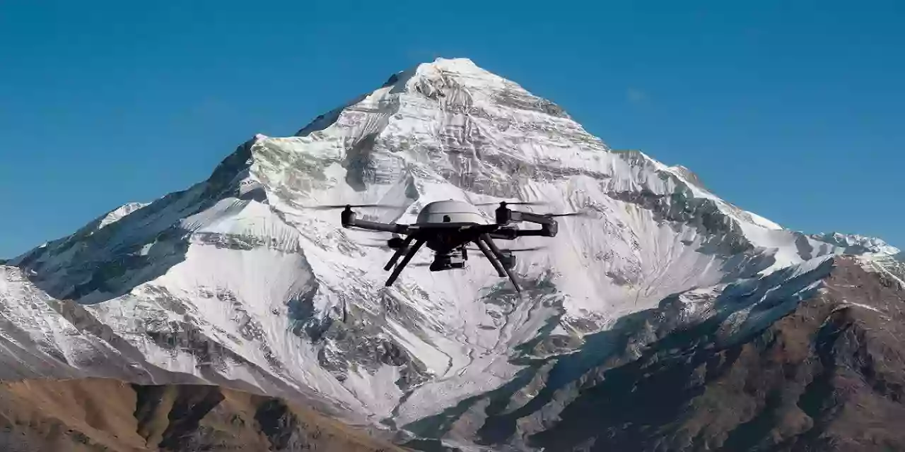 Everest Dağı ve Drone