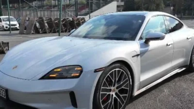 Elektrikli araç bataryalarının ömrü tamamlandığında depolama sistemine dönüştürülüyor. Dünyanın en