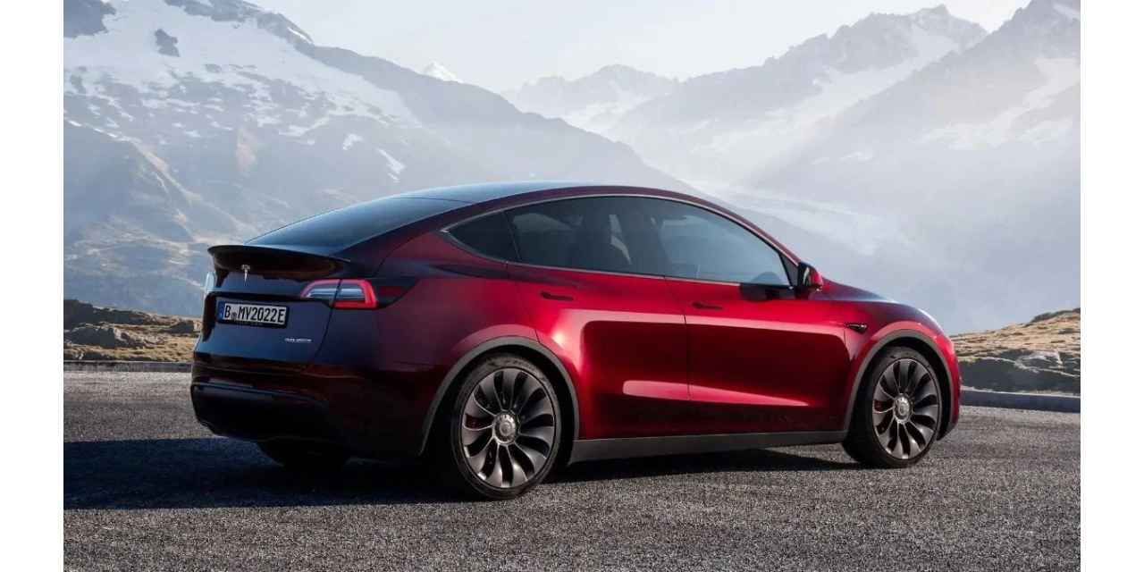 Tesla Model Y Kırmızı Renk