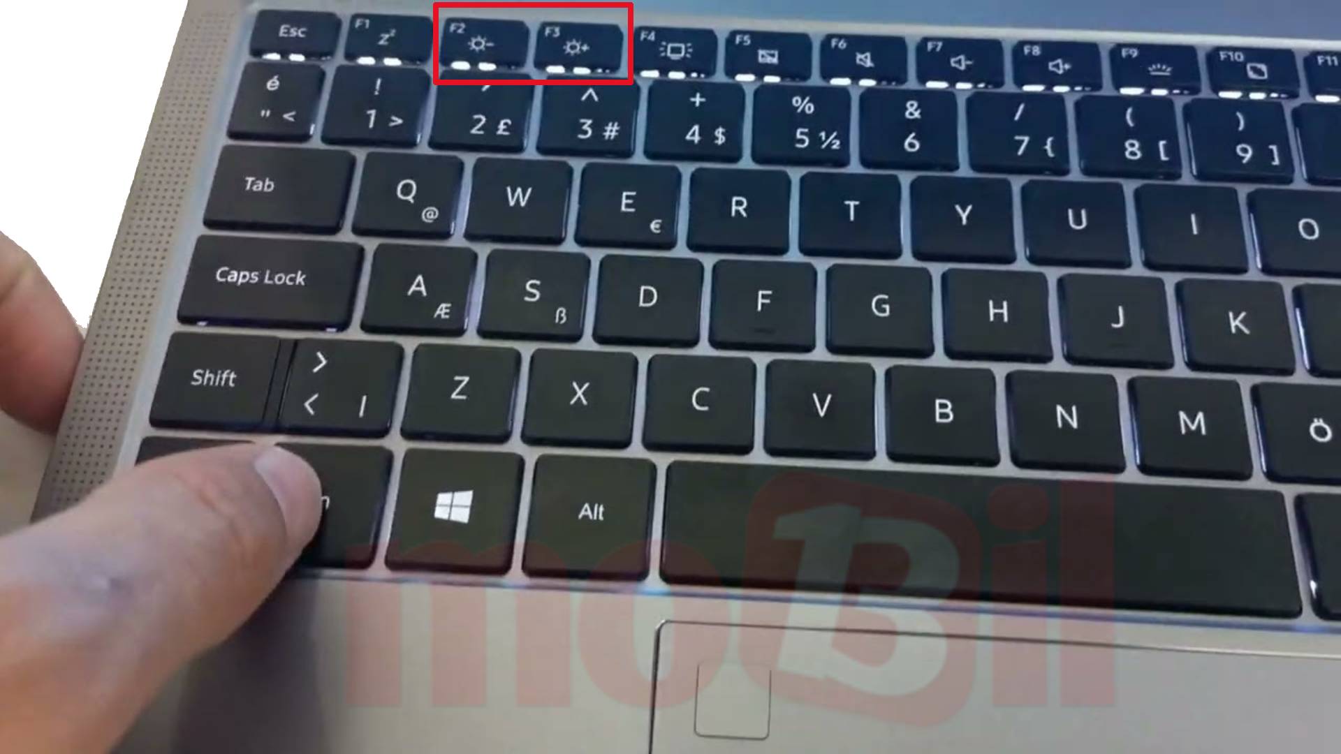 Notebook Bilgisayar klavyesinden ekran parlaklık ayarı