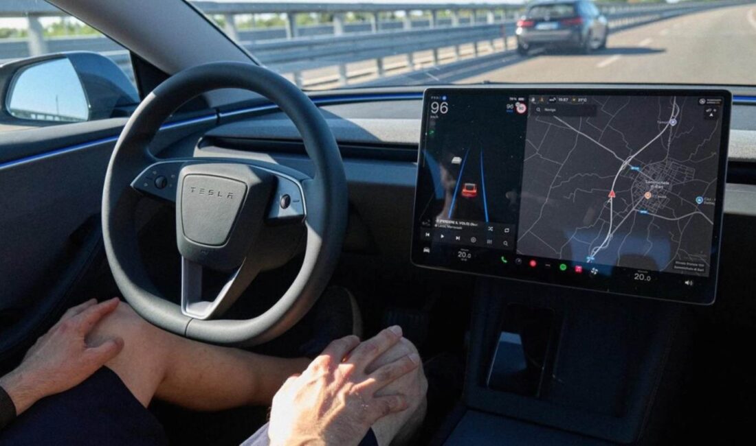 Tesla, Çin'de tam otonom sürüş (FSD) onayı için 2026 başını